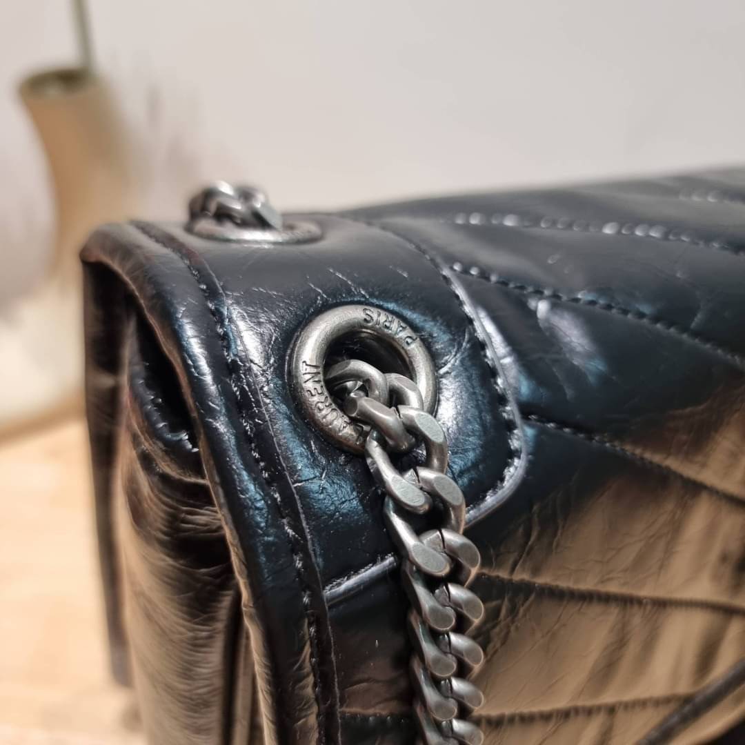YSL niki baby chain bag in crinkled vintage leather / Yves Saint laurent shoulder bag กระเป๋าสะพายทรงคลาสสิค สุดฮอต ที่ใครๆก็ต้องมีใช้ ดีไซน์เรียบหรู วัสดุหนังลายวินเทจสัมผัสดี