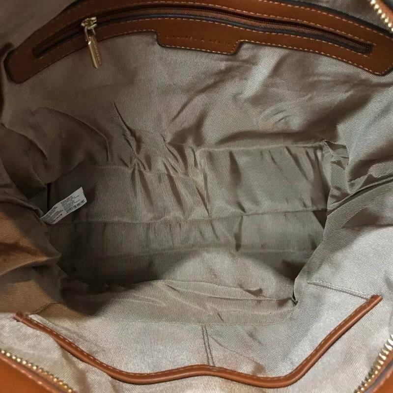 Charles & Keith Black Textured Tote Bag ฮอตฮิตตลอดกาลสำหรับรุ่นนี้ รุ่นยอดนิยม!! มากี่รอบกี่รอบก็ขายดี ใครไม่มีรุ่นนี้ติดตู้ไว้ถือว่าเชยมาก(!!) กระเป๋าสะพายทรง Shopping bag ใบใหญ่จุของได้ใจ น้ำหนักเบา โดดเด่นด้วย Textured วัสดุสานรอบใบ ตัดขอบหนัง สวยอยู่ท