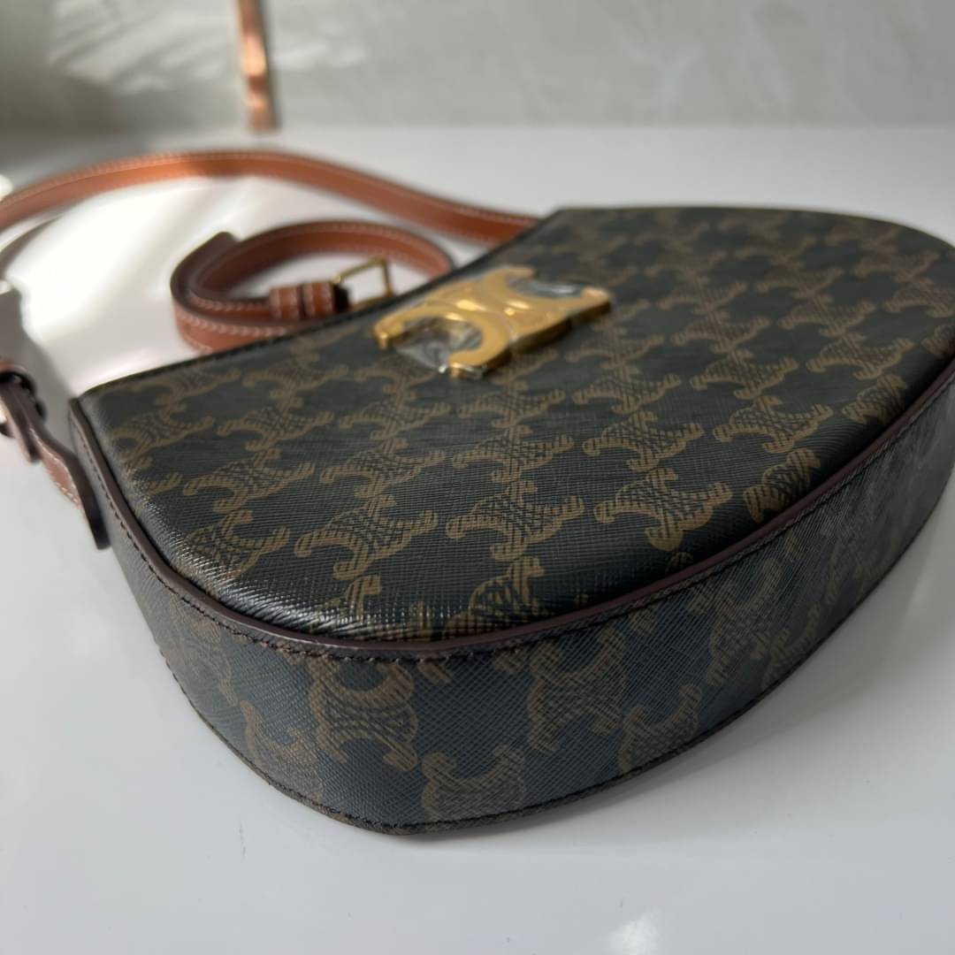 CELINE MEDIUM TILLY BAG IN SHINY CALFSKIN กระเป๋าสะพายไหล่/สะพาย คอลใหม่ทรงสวย มาแรง สวยหรูหรา