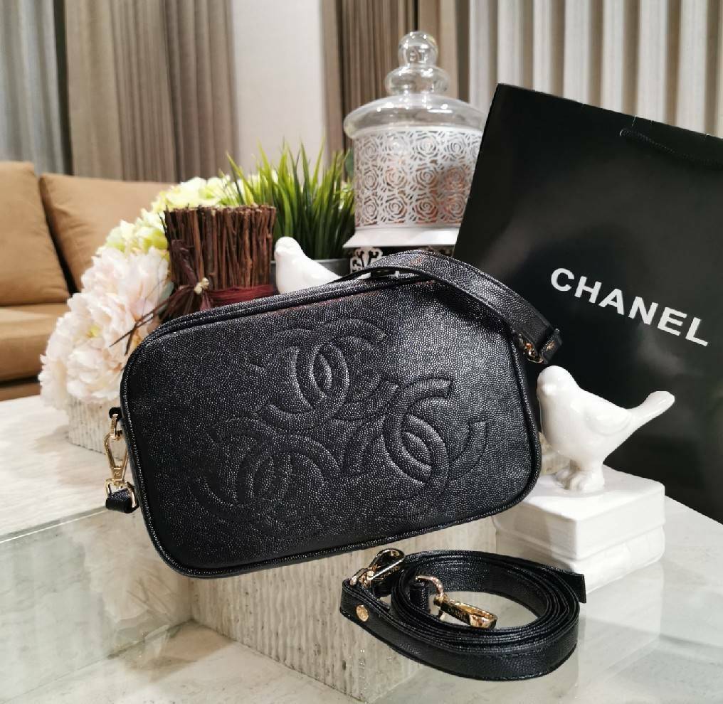 CHANEL Caviar Handbag Crossbody bag / Chanel Shoulder Bag With 2Straps กระเป๋าสะพาย หนังลายคาเวียร์ทั้งใบด้านหน้ามีโลโก้แบรนด์