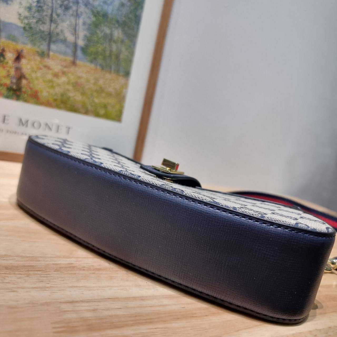 Gucci moon side mini shoulder bag สวยย้อนยุค y2k กำลังมาแรง กับอีกหนึ่งไอเท็มสุดจึ้ง ด้วยขนาดที่กำลังพอดี ดีไซน์คลาสสิคลัคชู ดูผู้ดี