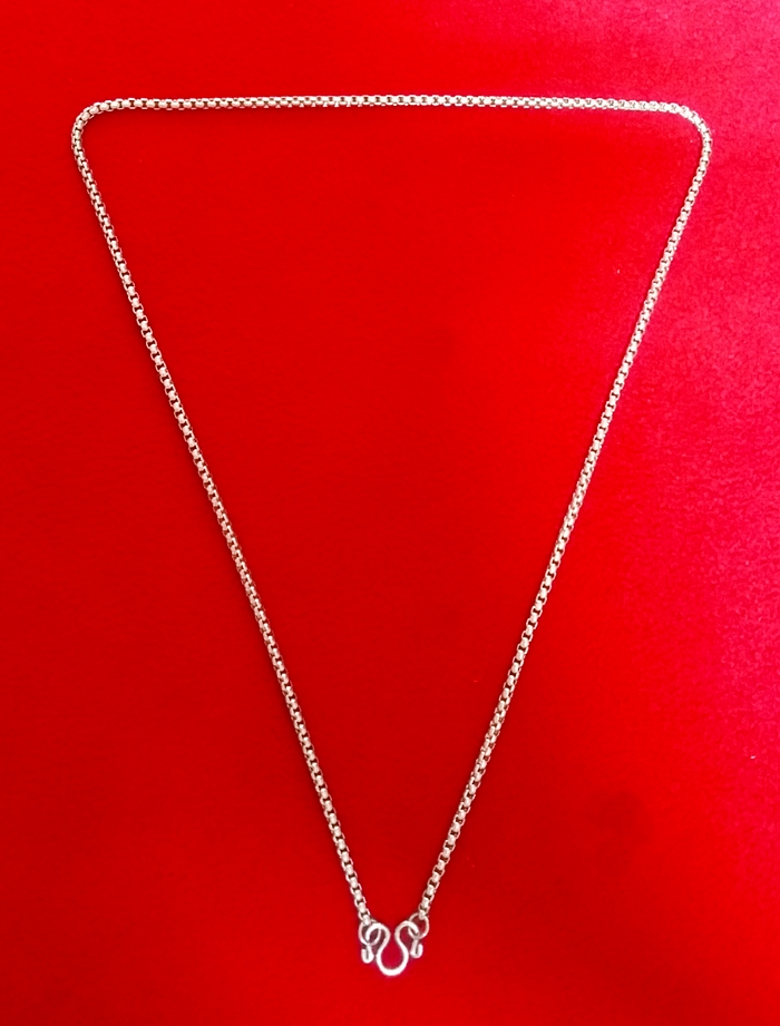 สร้อยคอสแตนเลสลายผ่าหวายแบบสั้น ความยาวทั้งเส้น 20 นิ้ว(ใส่พระได้1องค์)ค่ะ