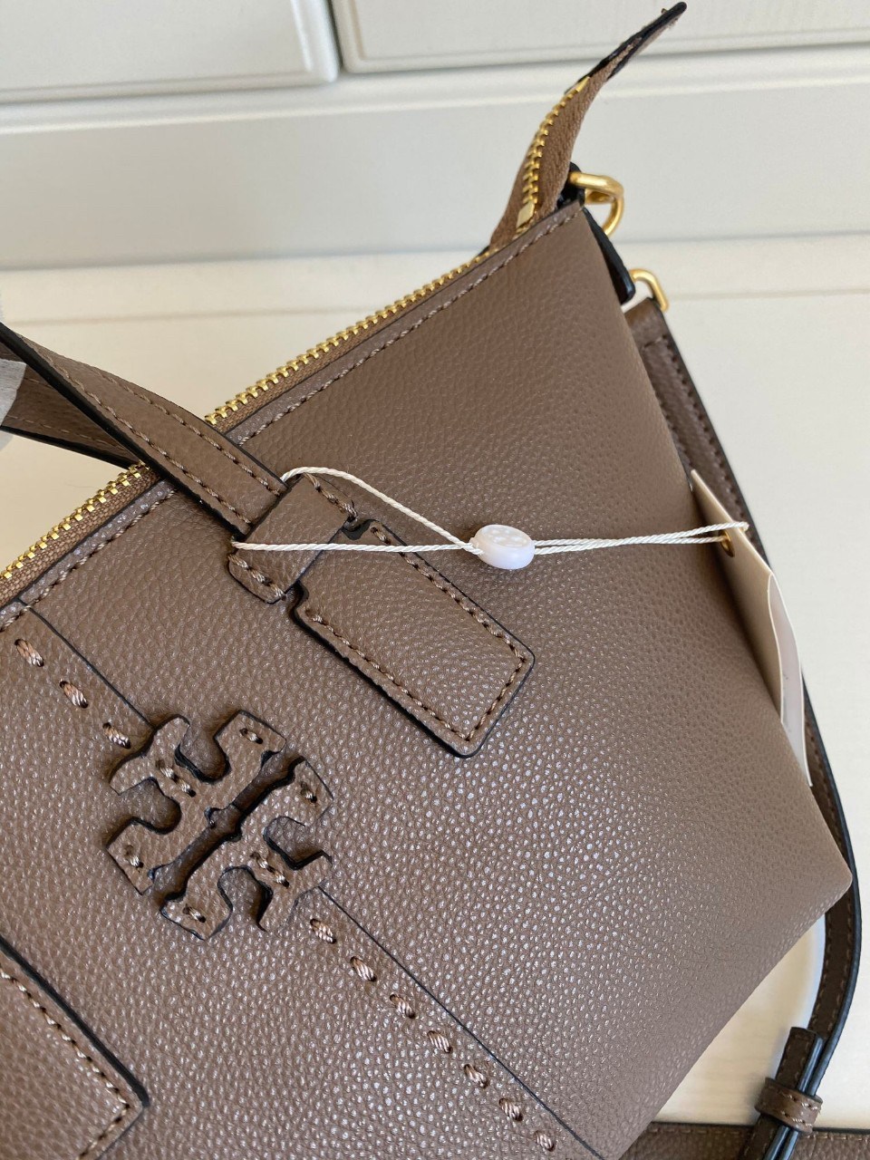 Tory Burch Mcgraw Colorblock Mini Top Zip Satchel กระเป๋าสะพายทรงสวย ใบขนาดเล็กกำลังดี *วัสดุหนังแท้ทั้งใบ หนังสวยมาก