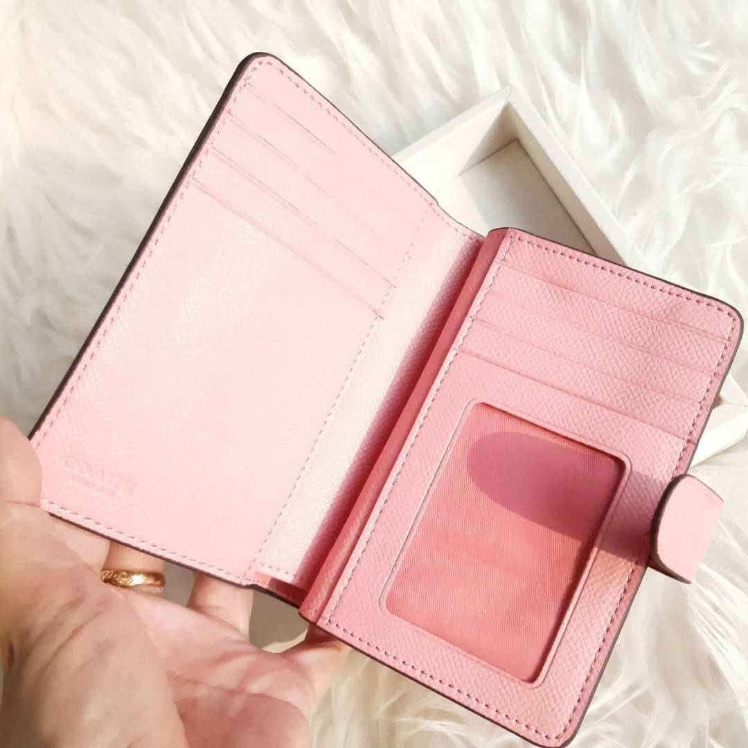 ของแท้ 💯% COACH F11484 MEDIUM CORNER ZIP WALLET มาแล้วจ้า!! รุ่นที่สาวๆตามหา 💃 กระเป๋าสตางค์ใบกลาง สีคลาสสิค