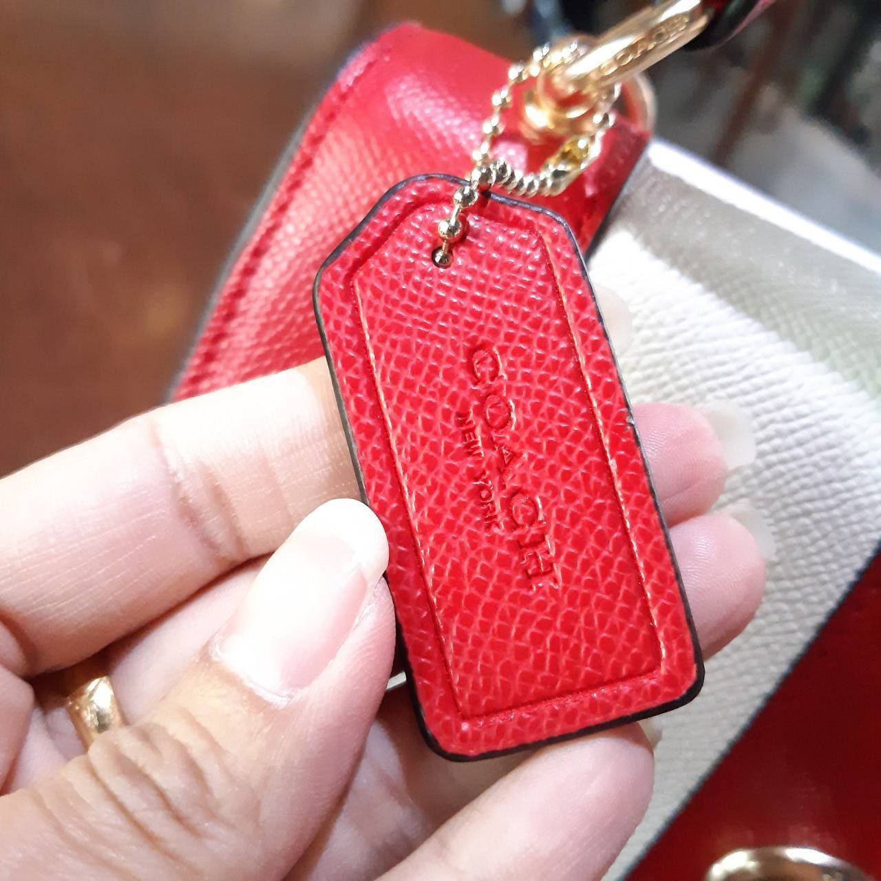 COACH TILLY SATCHEL 23 IN SIGNATURE CANVAS ((C1802//C1439/C1435)) กระเป๋า crossbody สวยหรู ขนาดใหม่ พร้อมสีมาใหม่!! ดีไซน์ย้อนยุค วัสดุหนังแคนวาสเคลือบลายสลับหนังแท้ มาพร้อมหูจับในตัว และสาย crossbody ปรับได้ตามตัว เปิด-ปิดด้วยตัวบิดล็อค ภายในโล่ง บุกำมะห