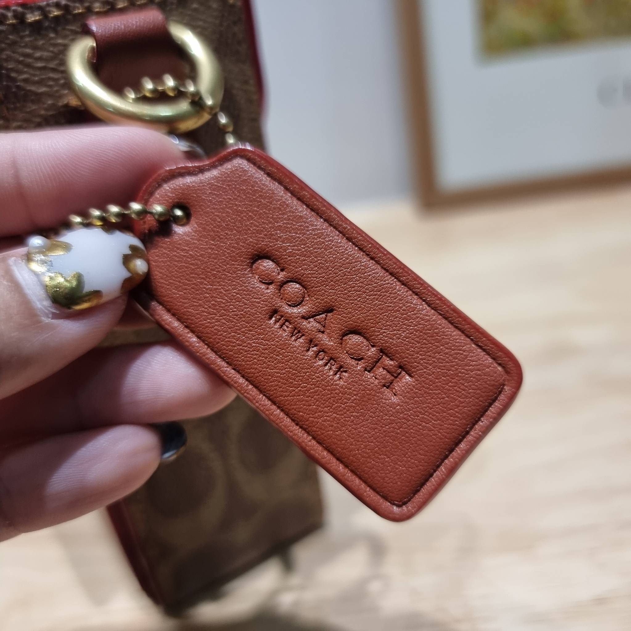 COACH CH798 TABBY BOX BAG IN SIGNATURE CANVAS ดีไซน์ใหม่ปี 2023 กับกระเป๋าสะพายมัลติฟังก์ชั่น ครบครัน ใช้งานได้หลากหลาย สวยคมชัด คลาสสิคใช้ได้ทุกลุค