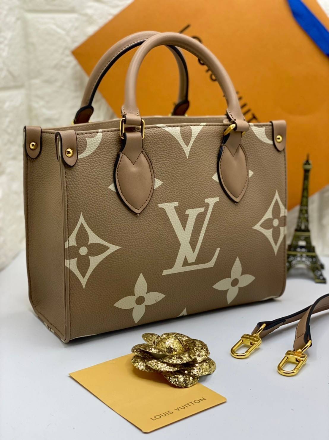 พรีเมี่ยมกิ๊ฟแท้ 100% 】พร้อมส่งที่นี่ที่เดียว VIP gift Louis Vuitton Onthego งานหนังแท้ จุของได้เยอะมาก มี5สี