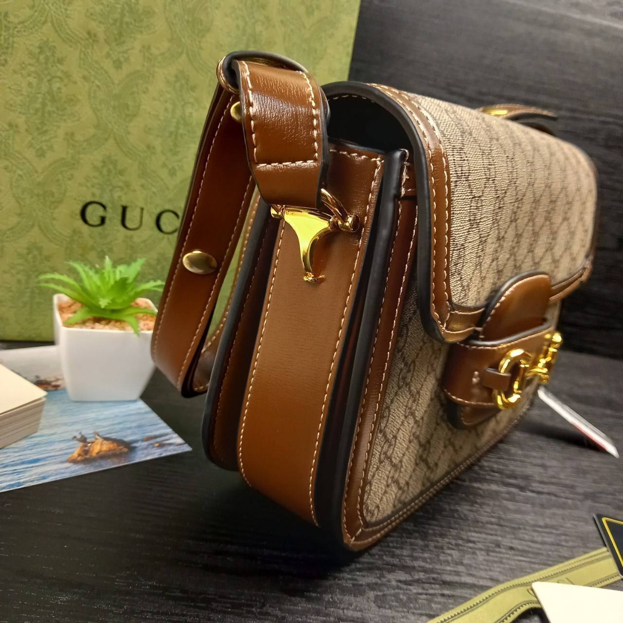 GUCCI HORSEBIT 1995 BAG / GG Supreme Shoulder 10" รุ่นฮิต คลาสสิค หรูหรา ใช้แล้วดูดีมีเสน่ห์ขึ้นทันที สายยาวคล้องบ่าได้ ปรับยาวคลอสบอดี้ได้ หนังแคนวาส สล้บหนังแท้