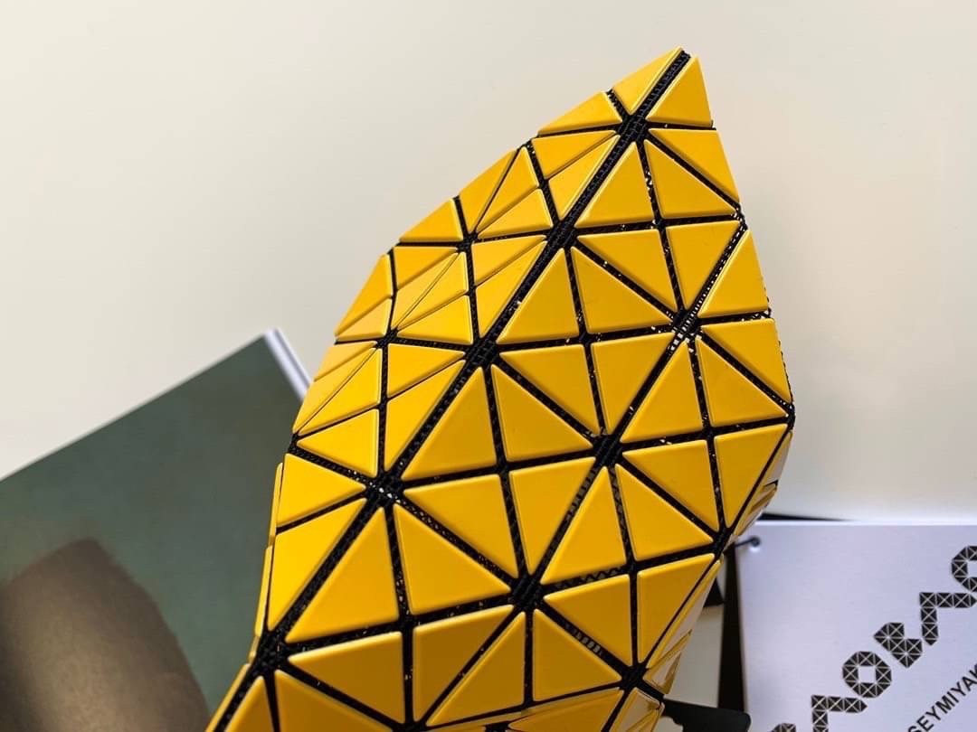 BAOBAO ISSEY MIYAKE 6x6 BLOCK TOTE BAG กระเป๋าถือทรง shopping โท้ท ลายตาราง บล็อคสี่เหลี่ยมสามเหลี่ยม ภาพสินค้าถ่ายจากงานขายจริง ใช้งานต่างประเทศได้ค่ะ