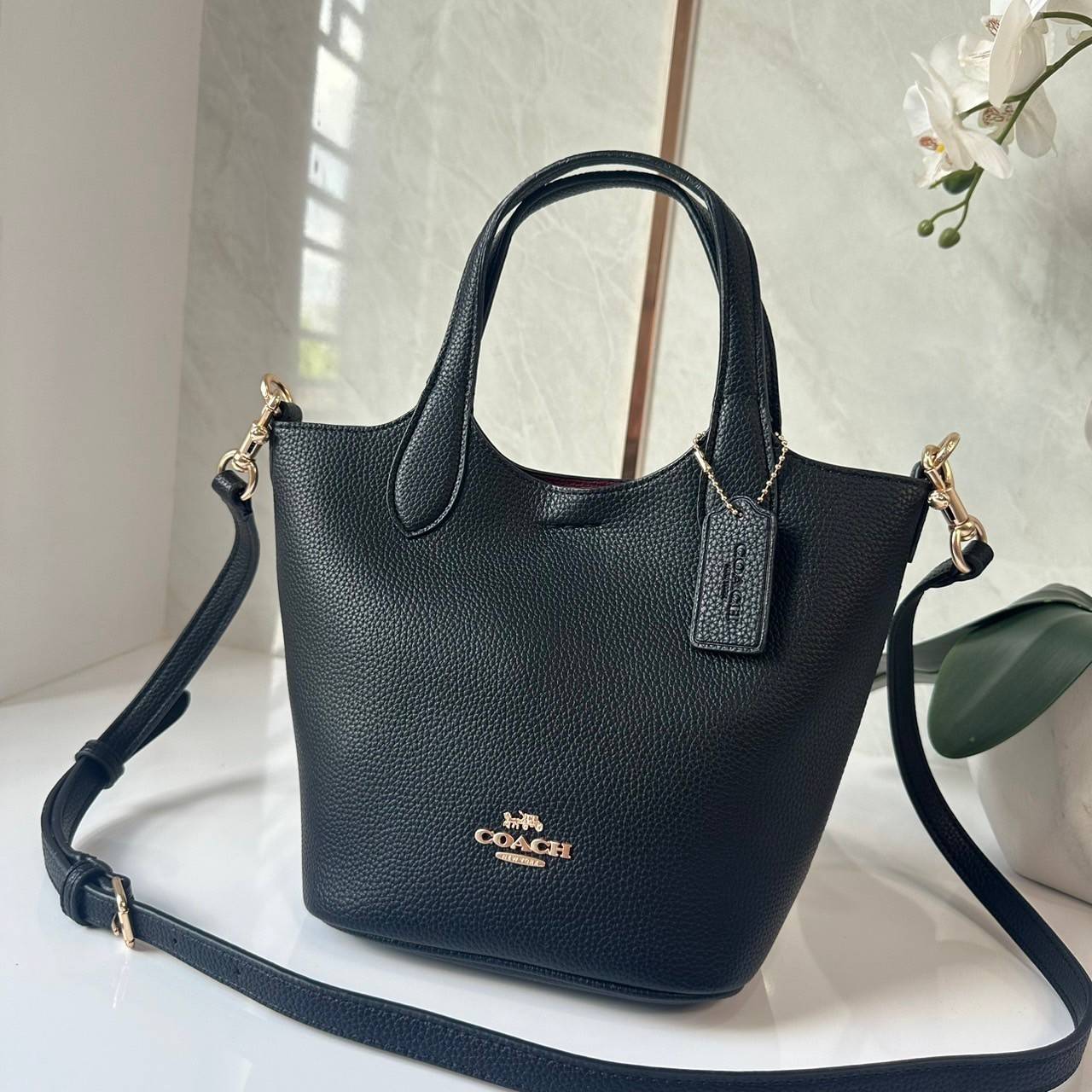 พร้อมส่ง 5 สี COACH HANNA BUCKET BAG กระเป๋าถือ/สะพายข้างทรงบักเก็ตรุ่นใหม่ดีไซน์เก๋น่ารัก เกรดท็อปออริ เกรดดีสุด สลับแท้ 1:1