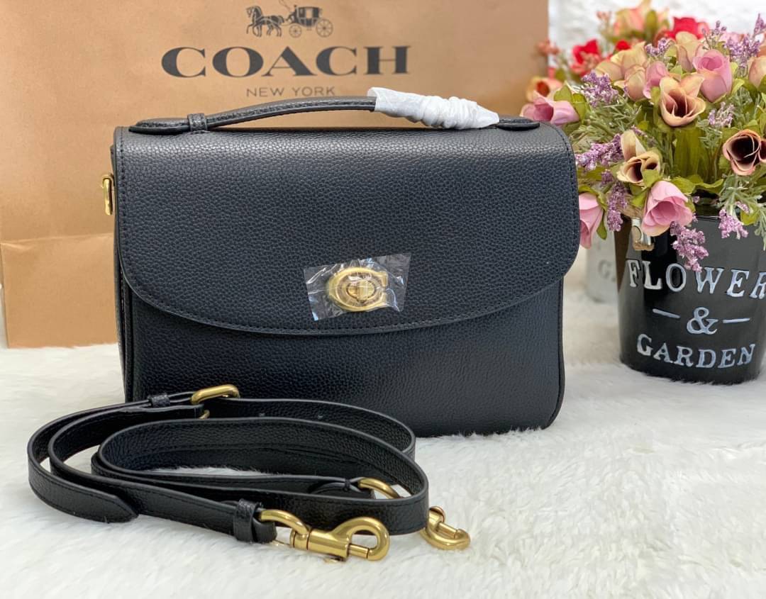 COACH CASSIE CROSSBODY BAG((68349//68348)) พร้อมส่งค่ะ! รุ่นฮิต กระเป๋าหิ้วได้//สะพายข้างหรือครอสบอดี้ร์ได้ หนังแท้นิ่มสวย เปิดปิดกระเป๋าแบบหมุนล็อค ภายในกระเป๋ามี3ช่องให้ใส่ของ แต่ล่ะช่องกว้าง สามารถใส่กระเป๋าเงินใบยาวได้;ของอื่นๆได้จุทีเดียวค่ะ ;มีช่องซ