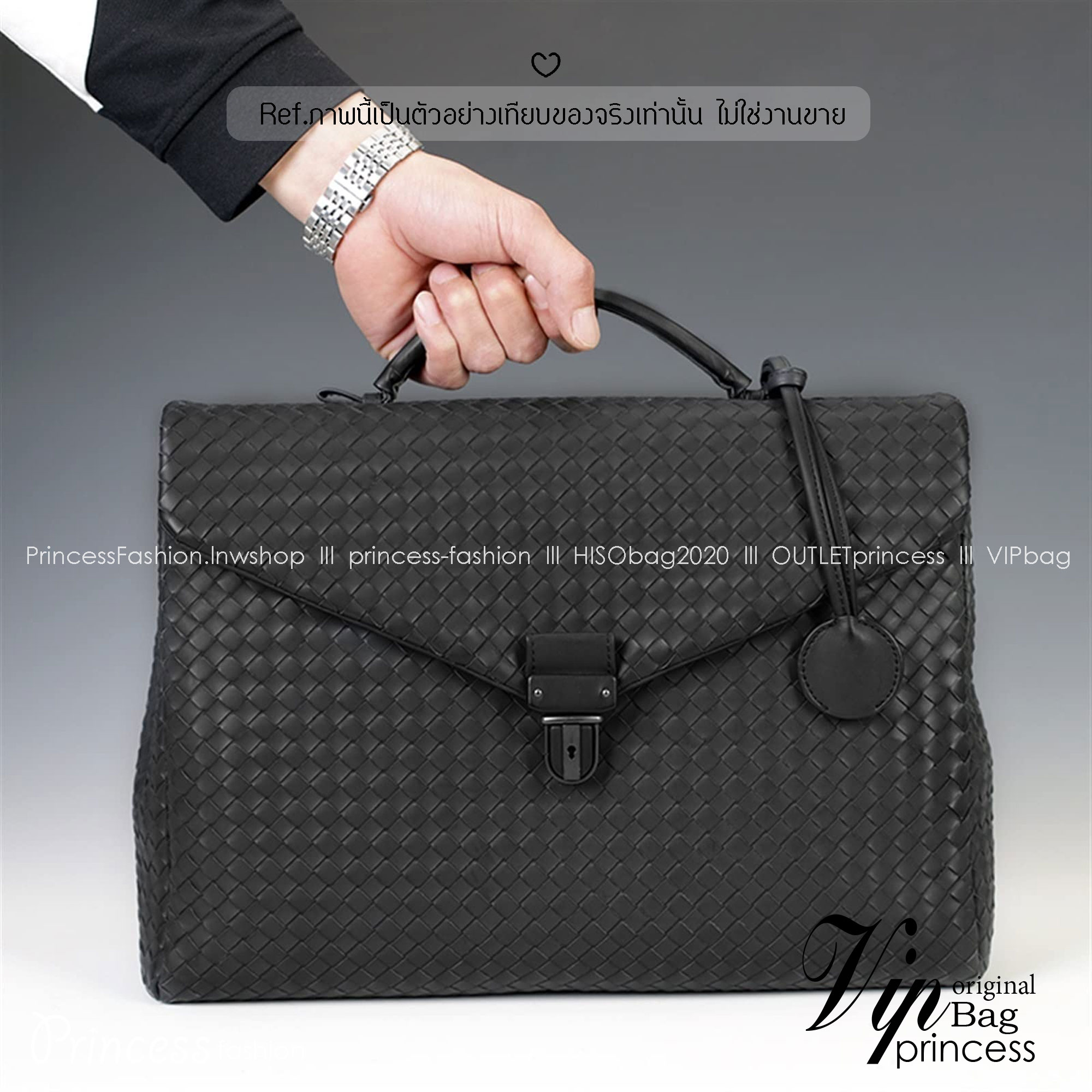 ORI หนังแท้ | Bottega Intrecciato Briefcase business Handbag / Bottega Messenger Bag กระเป๋าใส่เอกสาร กระเป๋าทรงแมสเซ็นเจอร์ สวยเรียบหรูคลาสสิกเป็นเอกลักษณ์ โดดเด่นด้วยงานสานตาราง ดีไซน์เรียบง่าย แต่ดูแพง ไอเท็มสุดปัง!!