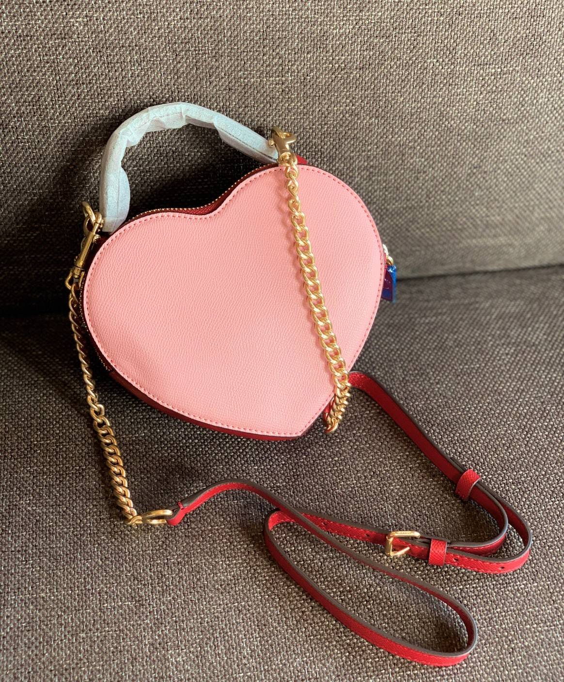 COACH HEART CROSSBODY BAG ((C5118//C5119)) 💥Limited edition หลงรักแน่นอน💋 พร้อมส่งที่ไทยก่อนใครวันนี้! ✔️กระเป๋ารูปหัวใจน่ารักมากๆค่ะ หนังแท้อย่างดีสวยงาม