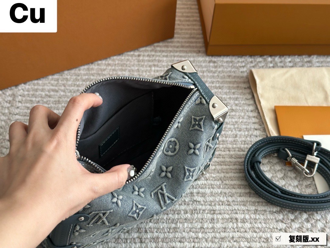 LV Side Trunk Monogram Denim Bag กระเป๋าสะพายทรงกล่องเดนิมซีดสไตล์วินเทจ ปั้มนูนโลโก้ลายโมโนแกรม ไอเท็มหรูหราย้อนยุค ผสมผสานความทันสมัย รูปทรงกล่องสัดส่วนสวยลงตัว