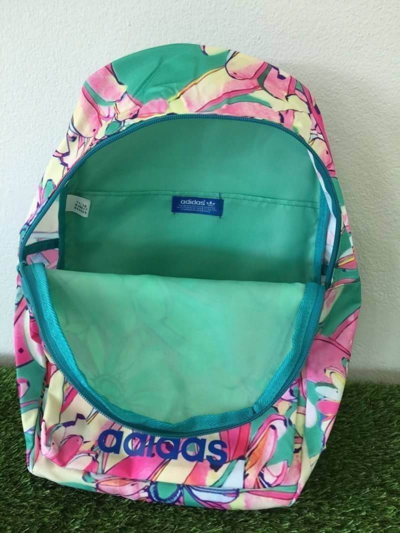 Adidas backpack กระเป๋าเป้สะพายหลัง วัสดุ polyester กันน้ำ ในตัวกระเป๋า มีช่องสำหรับใส่ Notebook , Tablet สายเป้บุนวม สะพายไม่เจ็บค่ะ จะใช้ไปเรียน ไปยิม หรือไปเที่ยวก็เหมาะค่ะ
