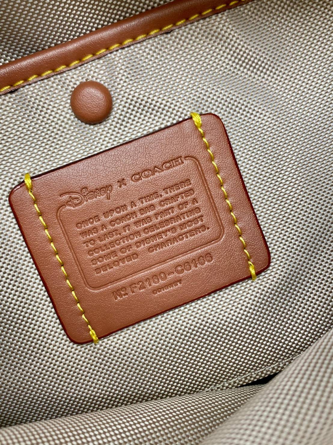 LIMITED EDITION!💥 💋สวยต้องยกนิ้วให้นางไปเลยจร้าา👍👍 COACH DISNEY X COACH ROGUE 25 WITH MICKEY MOUSE((C6166)) 📌พร้อมส่งที่ไทยก่อนใคร คุณภาพจัดเต็มบอกเลย หลงรักแน่นอนค่ะ! ✔️กระเป๋าหิ้ว//คล้องไหล่//สะพายข้างได้ ส