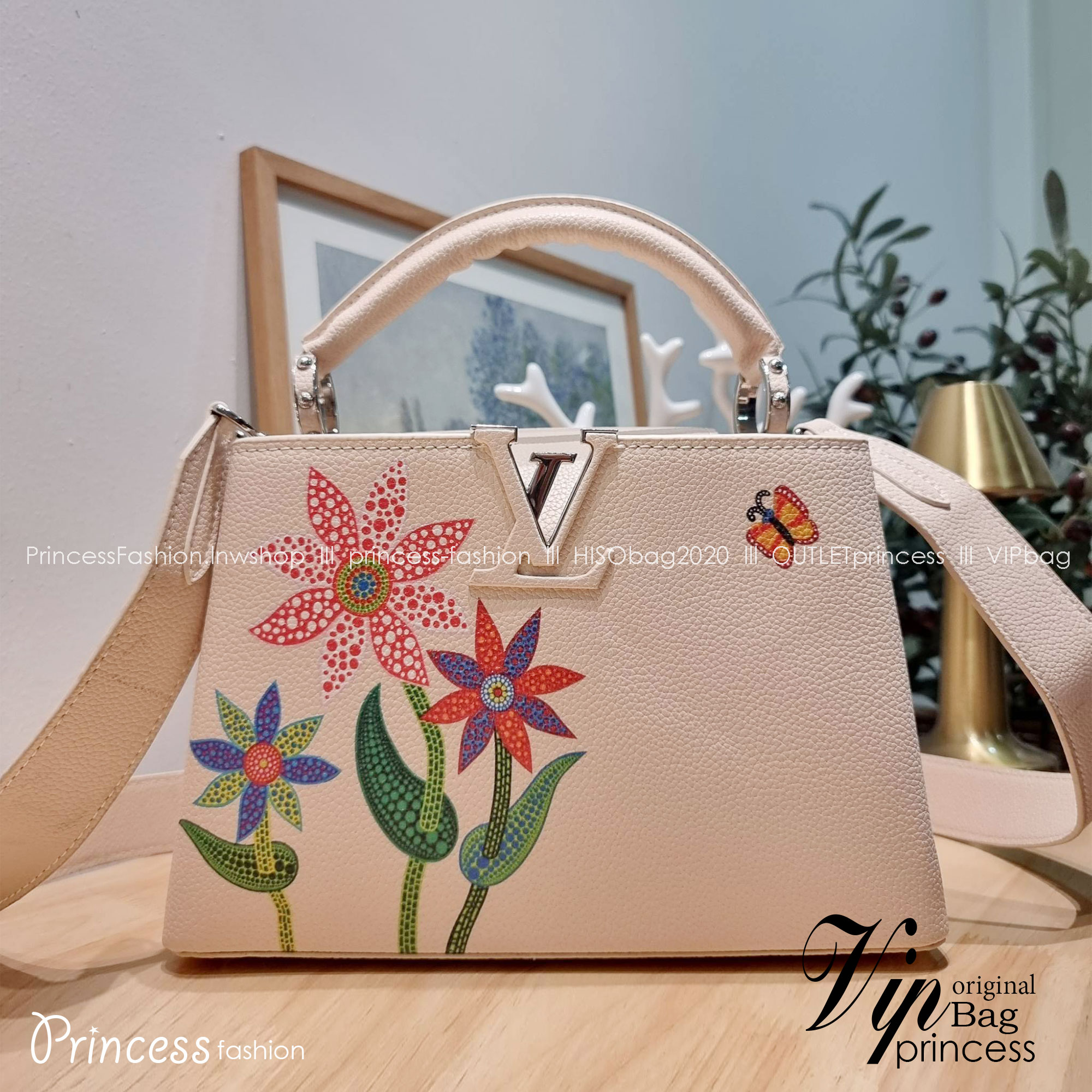 LV x YK Capucines BB / LV Bag พร้อมส่ง กระเป๋าถือสุดหรู ดีไซน์ทรงคลาสสิค ดีงามม้ากกกก!! มาพร้อมหูจับในตัว ด้วยรูปทรงวินเทจ งานปั้มสวยเป๊ะปังตามรูป **รอบนี้จัดราคาพิเศษสุดคุ้ม งานสวยเกินราคาค่ะ