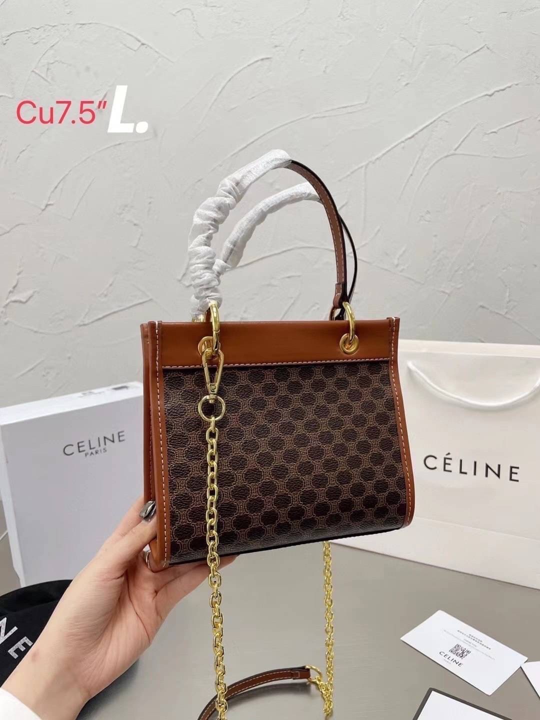CELINE VINTAGE TOTE BAG / CELINE Macadam tote bag กระเป๋าโท้ทสไตล์วินเทจไซส์เล็ก ขนาดกำลังสวย พกพาง่าย ใหม่ล่าสุด ที่ใช้สามารถใช้ได้ทั้งหนุ่มๆและสาวๆ รูปทรงคลาสสิค
