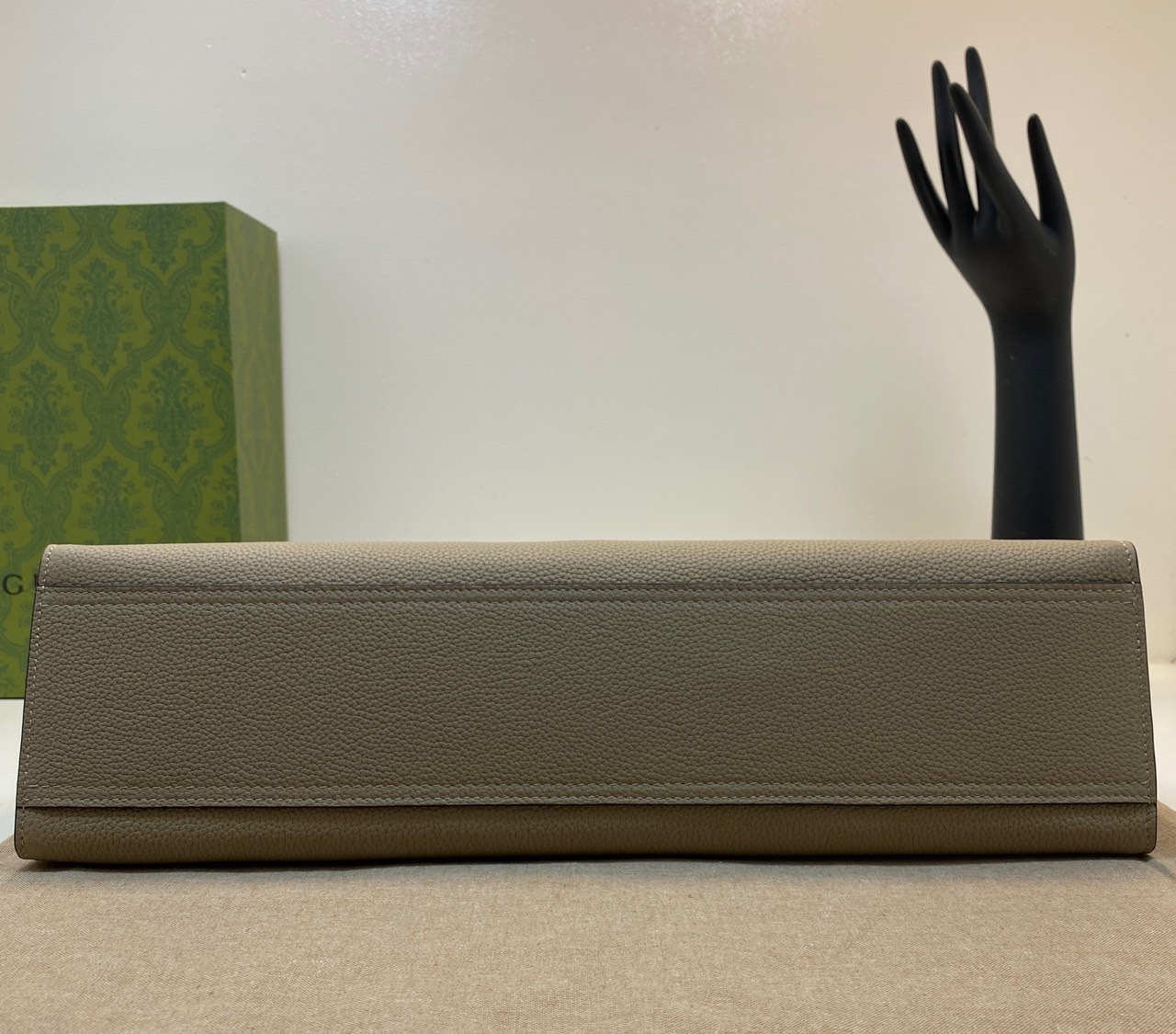 GUCCI MEDIUM TOTE BAG WITH HOOK CLOSURE / Gucci medium tote bag กระเป๋าทรงโท้ทสไตล์ใหม่ล่าสุด เกรดออริ 1:1 สลับแท้ ใช้งานต่างประเทศได้ ภาพถ่ายจากงานจริง