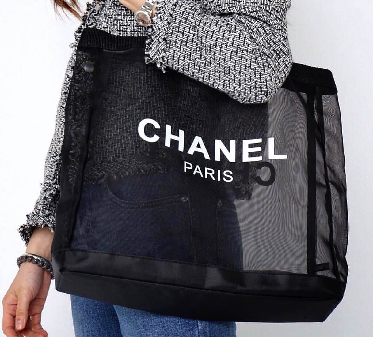 พร้อมส่งความสวยหรู 👠👠 Chanel Shopping Bag With Chain กระเป๋าสะพายใบใหญ่ทรง Shopping Bag Limited Edition พรีเมี่ยมกิ้ฟของแท้นำเข้าจาก Chanel Perfume Counter ของแท้100% (ไม่ใช่งานเลียนแบบ) ใบใหญ่วัสดุ Nylon โปร่ง ♡ ปั้ม CHANEL แบรนด์ส