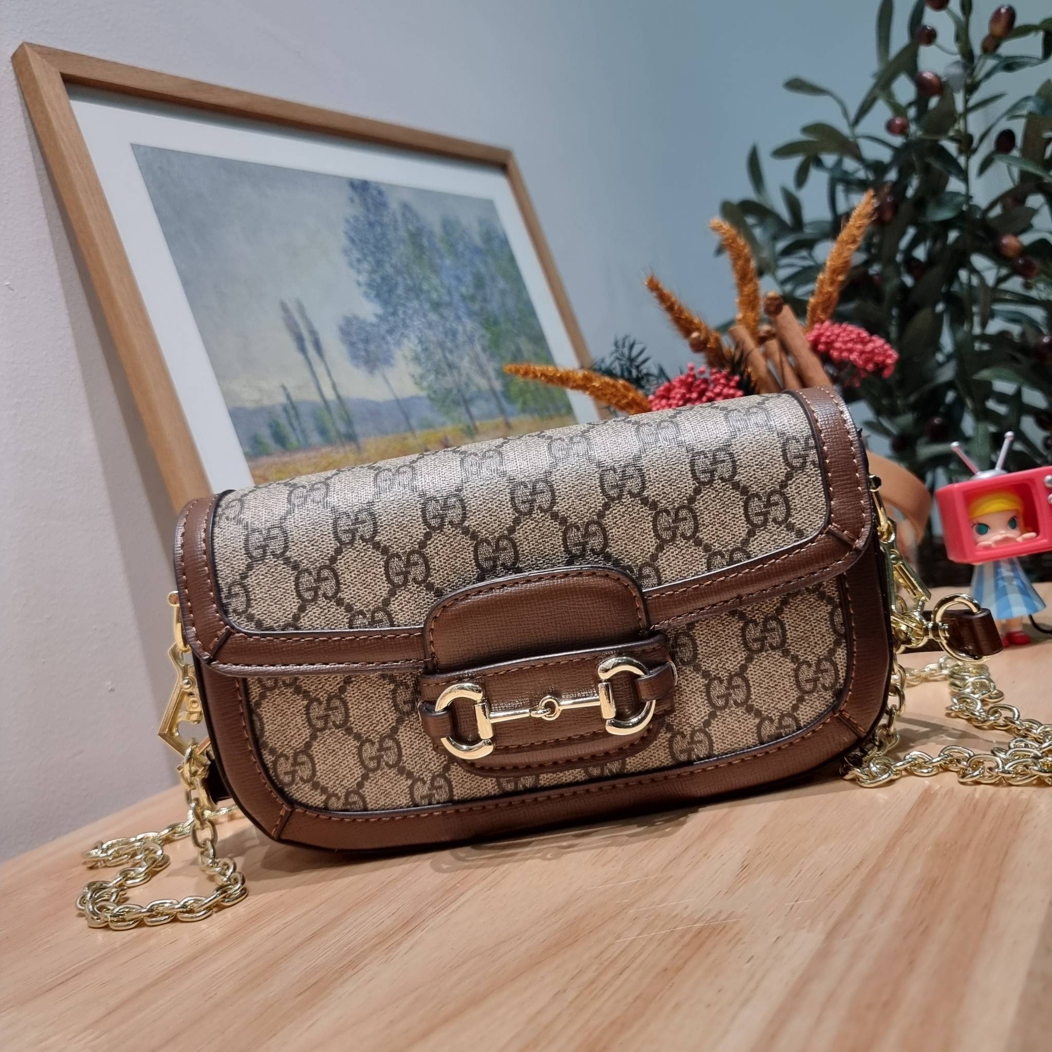GUCCI Horsebit 1955 shoulder bag / GC STRAP MINI SHOULDER BAG กระเป๋าสะพายไหล่/สะพายข้าง ทรงคลาสสิค ไซส์ใหม่ ตอบโจทย์คนที่ไม่ชอบความใหญ่โต น้องจัดให้ไปเลย!!