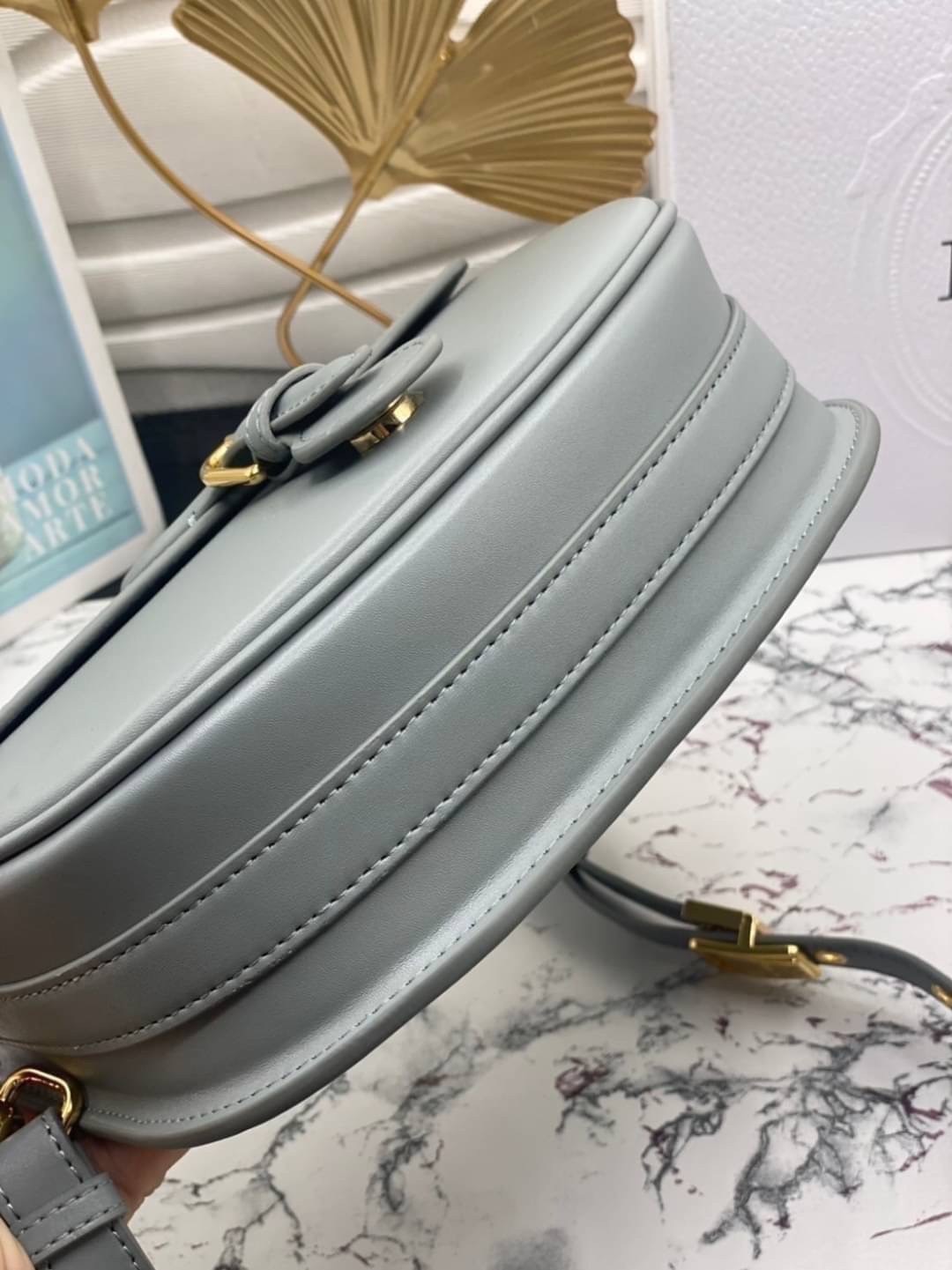 Dior Bobby Medium Bag กระเป๋าสะพายทรงโฮโบรุ่นยอดนิยม คลาสสิคสุดหรู ด้วยสัดส่วนที่กลมกลืนลงตัวอย่างสวยงาม เกรดท็อปออริ ใช้งานต่างประเทศได้