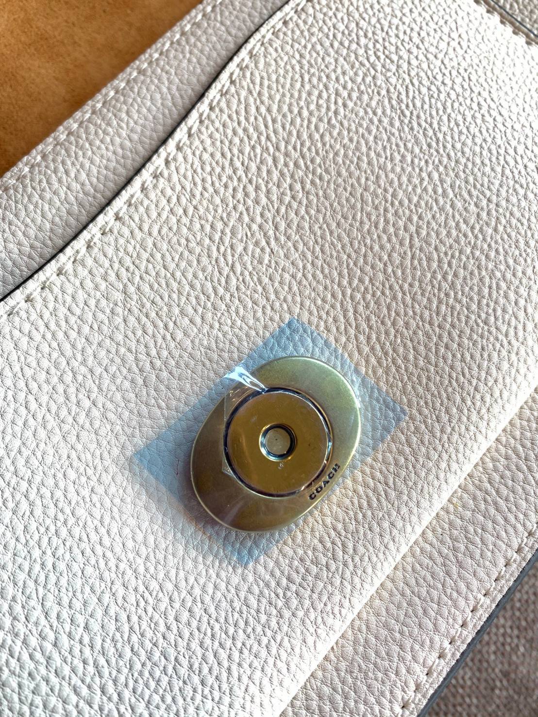 COACH TABBY SHOULDER BAG 26 ((73995)) 📣พร้อมส่งที่ไทยอีกครั้งค่ะ ห้ามพลาด ✔️กระเป๋าหิ้ว//คล้องไหล่//สะพายข้างได้ สุดคุ้ม! หนังแท้อย่างดี ลายหนังสวยนิ่มมือมากค่ะ ✔️ด้านหน้ามีอะไหล่แบรนด์ตัวใหญ่ อะไหล่ทองสวยโดดเด่น ✔️เปิดปิดกระเ