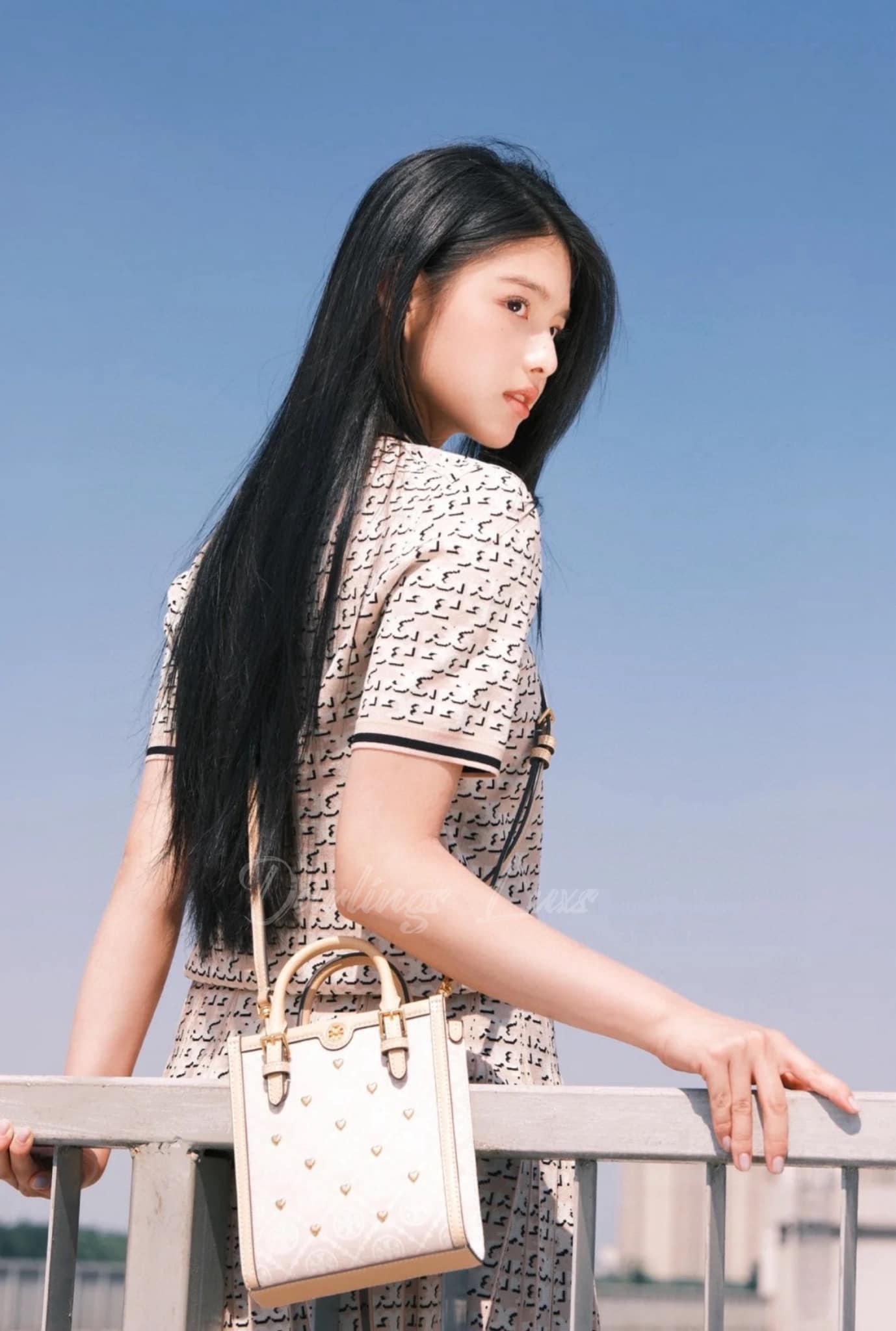 TORY BURCH Mini T Monogram Tote ivory multi heart shape / Tory Mini Tote Bag กระเป๋าทรงโท้ทมินิแต่งหัวใจสีทองสวยหรู น่ารักรุ่นใหม่ล่าสุด เกรดท็อปออริ เทียบแท้ 1:1 เกรดดีสุด ใช้งานต่างประเทศได้