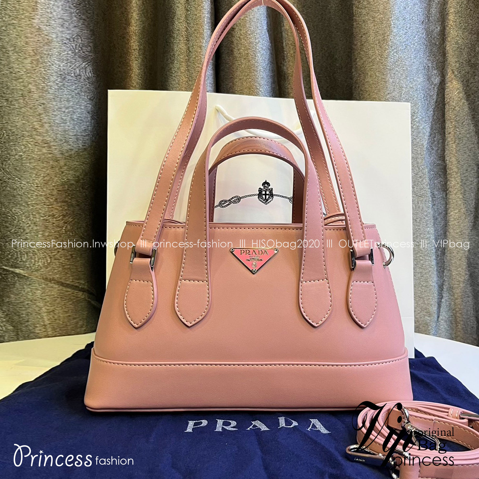 Double 2 way leather handbag / PRADA LEATHER HANDBAG พร้อมส่งที่ไทย กระเป๋าถือหูจับในตัว 2 เส้น พร้อมสายสะพายยาว รูปทรงคลาสสิคใช้งานง่าย มีกิมมิกที่ภายในมีหูรูดน่ารักสุดๆ