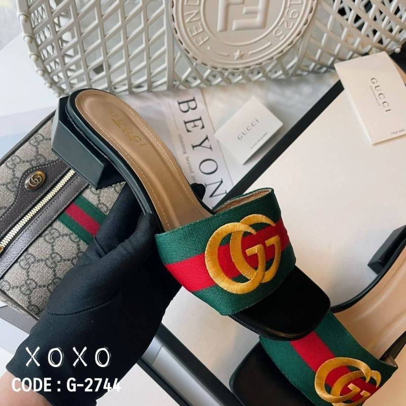 Gucci Flat Shoes งานสวม ลายผ้าสีลับปักแบรนด์ GG สวมใส่ง่าย มีส้นเล็กนเอยกำลังใส่สบาย น้ำหนักเบา ส้น 6 เหลี่ยม ด้านในรองนวมนุ่ม ใส่สบาย