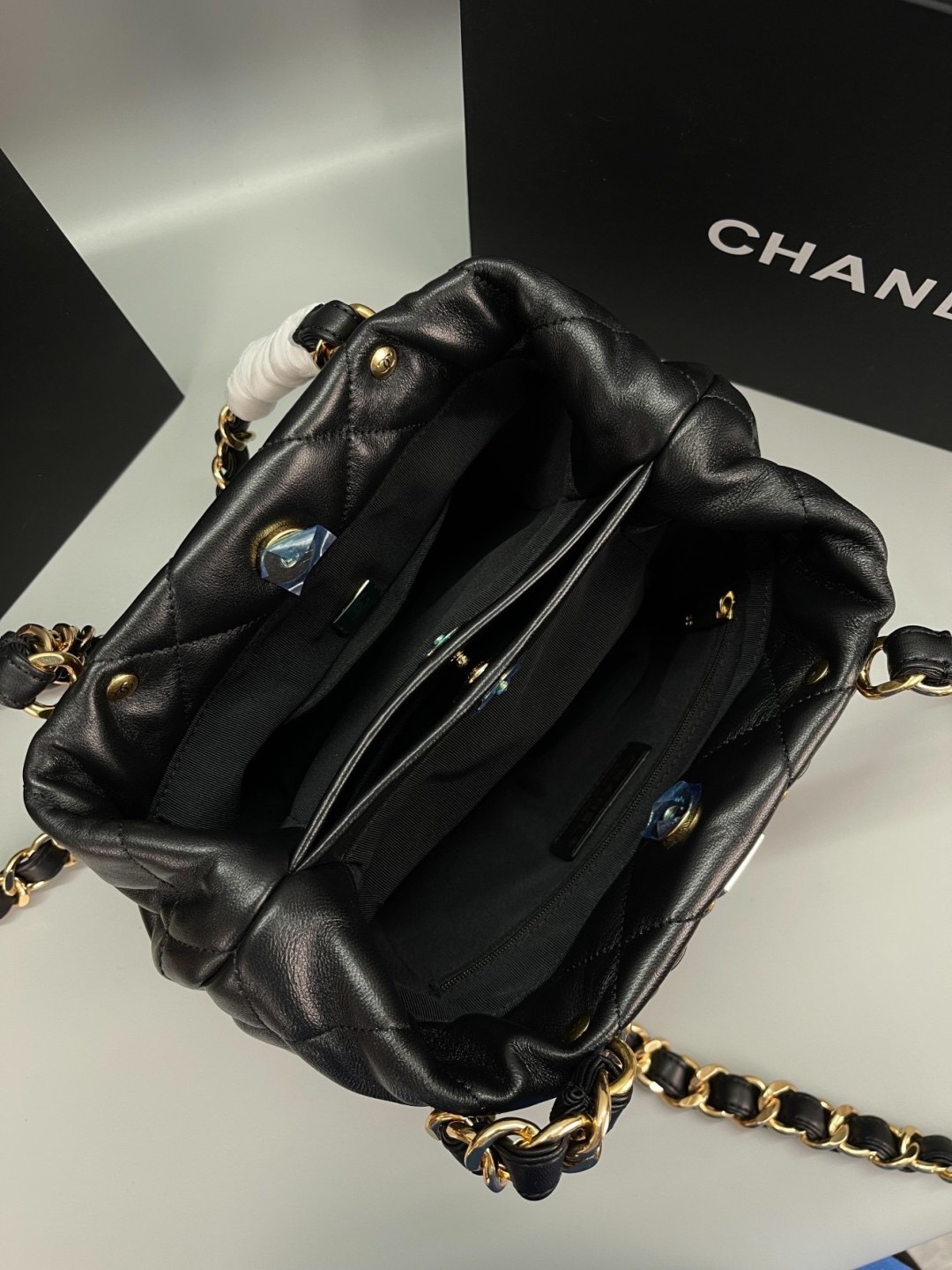 Chanel Black Lambskin Quilted Small Shopping Shoulder Bag / CHANEL SMALL TOTE SHOPPING BAG กระเป๋าสะพายคลาสสิก ดีไซส์เรียบสุดหรู จุของได้เยอะ เกรดวีไอพี 1:1 เกรดดีสุด ผ่านทุก ตม ใช้งานต่างประเทศได้