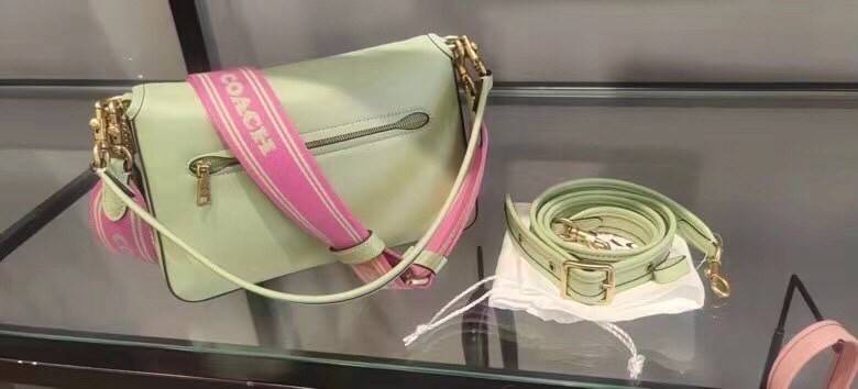 COACH SOFT TABBY SHOULDER BAG IN COLORBLOCK พร้อมส่งที่ไทย มาพร้อมสายสะพายยาว 2 เส้น เปลี่ยนใช้งานได้หลากหลายสไตล์ แค่สายก็คุ้มมากแล้วค่าาา