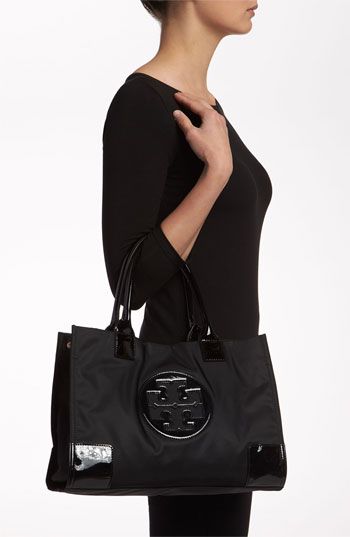 TORY BURCH ELLA PATENT MINI TOTE TOTE BAG กระเป๋าทรง SHOPPING วัสดุ NYLON ทั้งใบตัดด้วยหนังแก้วเงาสีดำ