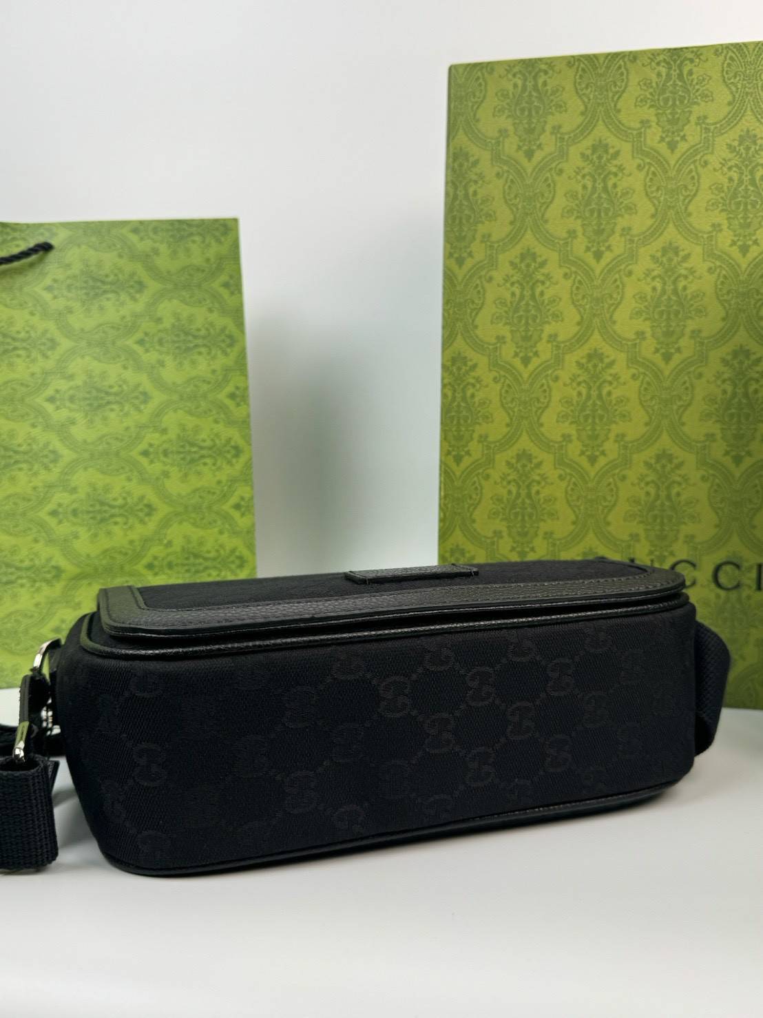 ORI หนังแท้ | GUCCI GG Guccissima Canvas Messenger Bag กระเป๋าสะพายทรงแมสเซ็นเจอร์ใบใหญ่ จะของได้เยอะ ดีไซน์วินเทจ