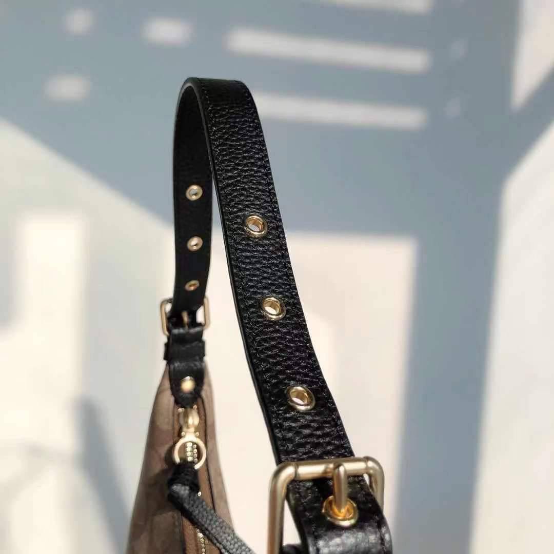 COACH BAILEY HOBO WITH WHIPSTITCH ((C4108//C1322)) พร้อมส่งที่ไทย!! สวยจริงไม่จกตาแน่นอนค่าา กระเป๋าทรงโค้ง ใช้แบบหิ้วหรือคล้องไหล่ก็ดูดี ใช้วัสดุหนังแท้ชั้นดี หนังสวยมากๆค่ะ ด้านหน้าใช้อะไหล่แบรนด์ตัวใหญ่ หรู ดูสะดุดตามีเดียว