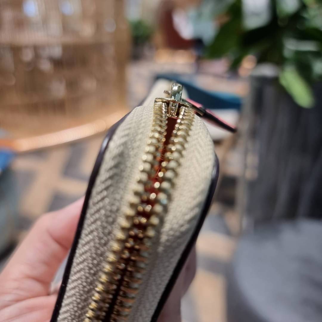 COACH ACCORDION ZIP WALLET IN SIGNATURE CANVAS WITH PRAIRIE ROSE / JUMBO FLORAL / CAMO ROSE FLORAL / MEDLEY BOUQUET PRINT ((F31572/F39189/F26290/F2859)) สวยคลาสสิคไม่มีใครเกิน!! กระเป๋าสตางค์ใบยาว ลวดลายสวย สีสันโดดเด่น วัสดุหนังแคนวาสเคลือบ เปิด-ปิดด้วยซ