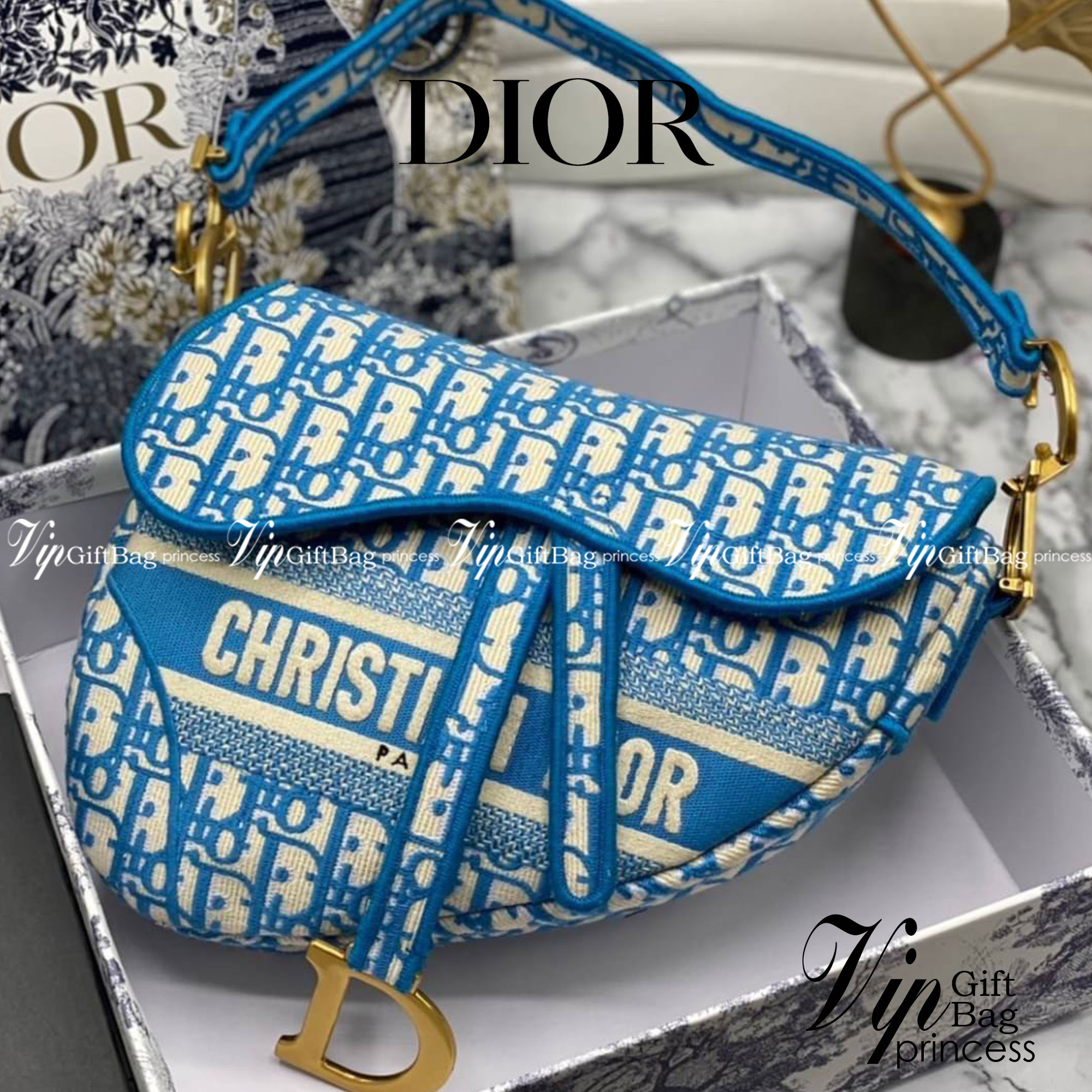 หนังแท้ DIOR SADDLE BAG Toile de Jouy Embroidery กระเป๋ารุ่นยอดนิยมตามแบบฉบับแบรนด์ พร้อมส่งที่ไทย เกรดออริจินอลหนังแท้ ภาพสินค้าถ่ายจากงานขายจริง ใช้งานต่างประเทศได้ค่ะ