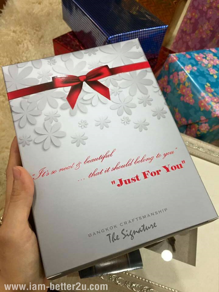 กล่องของขวัญ The Signature เป็นกล่องสำเร็จรูป สวยหรู ดูดี มากๆ