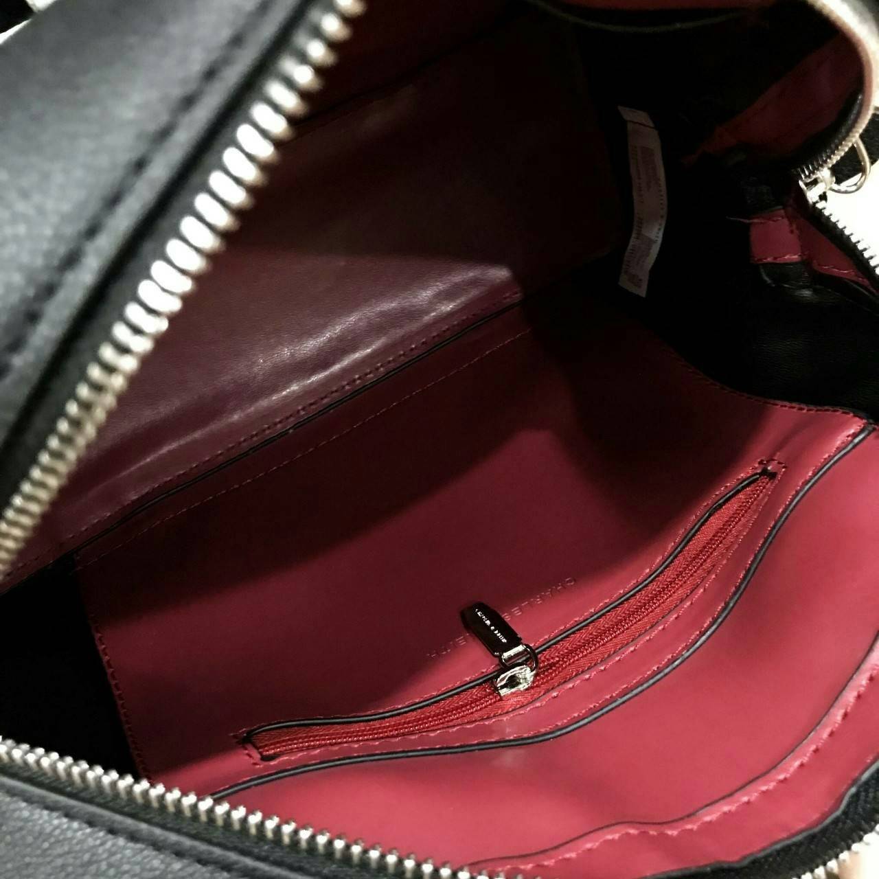 CHARLES & KEITH BOWLING BAG กระเป๋าถือหรือสะพายทรง Bowling วัสดุหนังแกะสังเคราะห์สวยอยู่ทรงขนาดกำลังดี น้ำหนักเบา หูจับถนัดมือ เปิดปิดด้วยซิปคู่สะดวกใช้ ภายในโล่งกว้าง มี1ช่องซิป พร้อมสายสะพายยาวถอดได้ปรับระดับได้ ภาพถ่ายจากสินค้าจริง ดีไซน์คลาสสิคสวยน่าใ