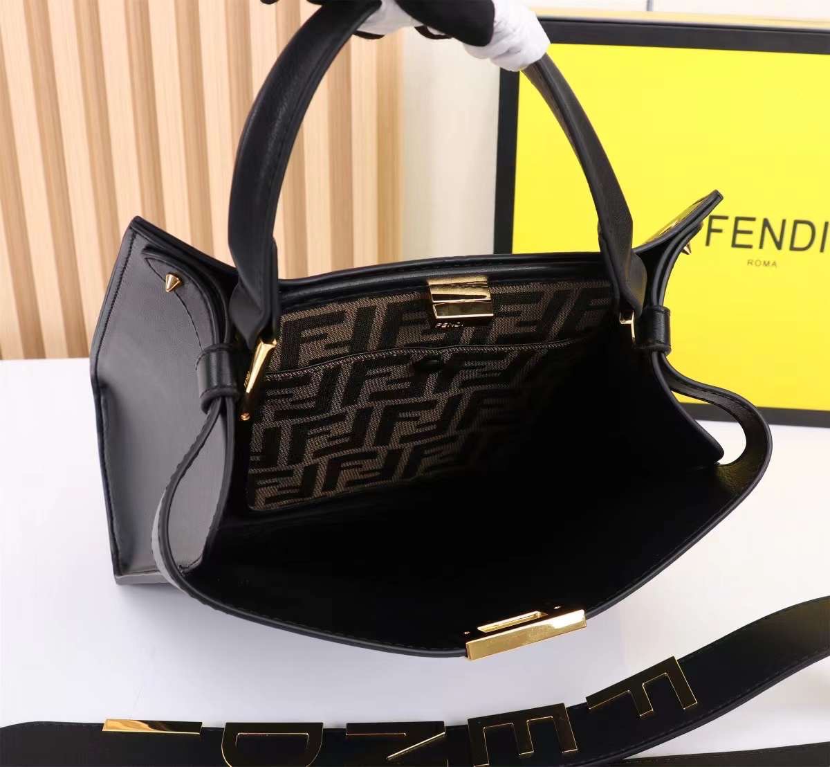 พร้อมส่ง 3 สี FENDI Peekaboo X-Lite Medium กระเป๋าสะพาย 🧡 เกรดออริจินอล 1:1 สลับแท้