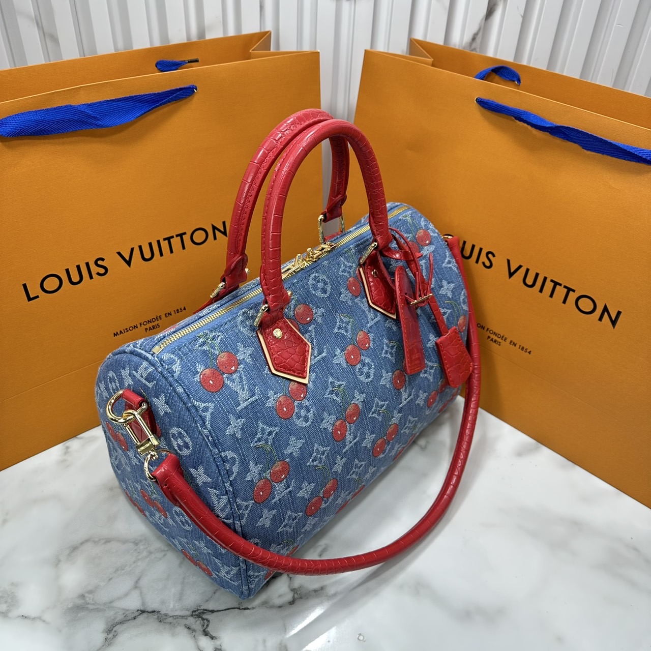 ORI หนังแท้ | LV x TM Bolsa Speedy Soft 30 Monogram cherry ช่วงนี้หน้าเชอรรี่ 🍒 กำลังออก 3 สีสุดฮอตเลือกช็อปได้เลยค่า กระเป๋าสะพายทรงหมอนใบใหญ่ ดีไซน์ใหม่มีชีวิตชีวา แสนสดใสด้วยโมโนแกรมแต่งดีเทลลายเชอร์รี่โดดเด่นสะท้อนความงามเปี่ยมสีสันอันเป็นเอกล