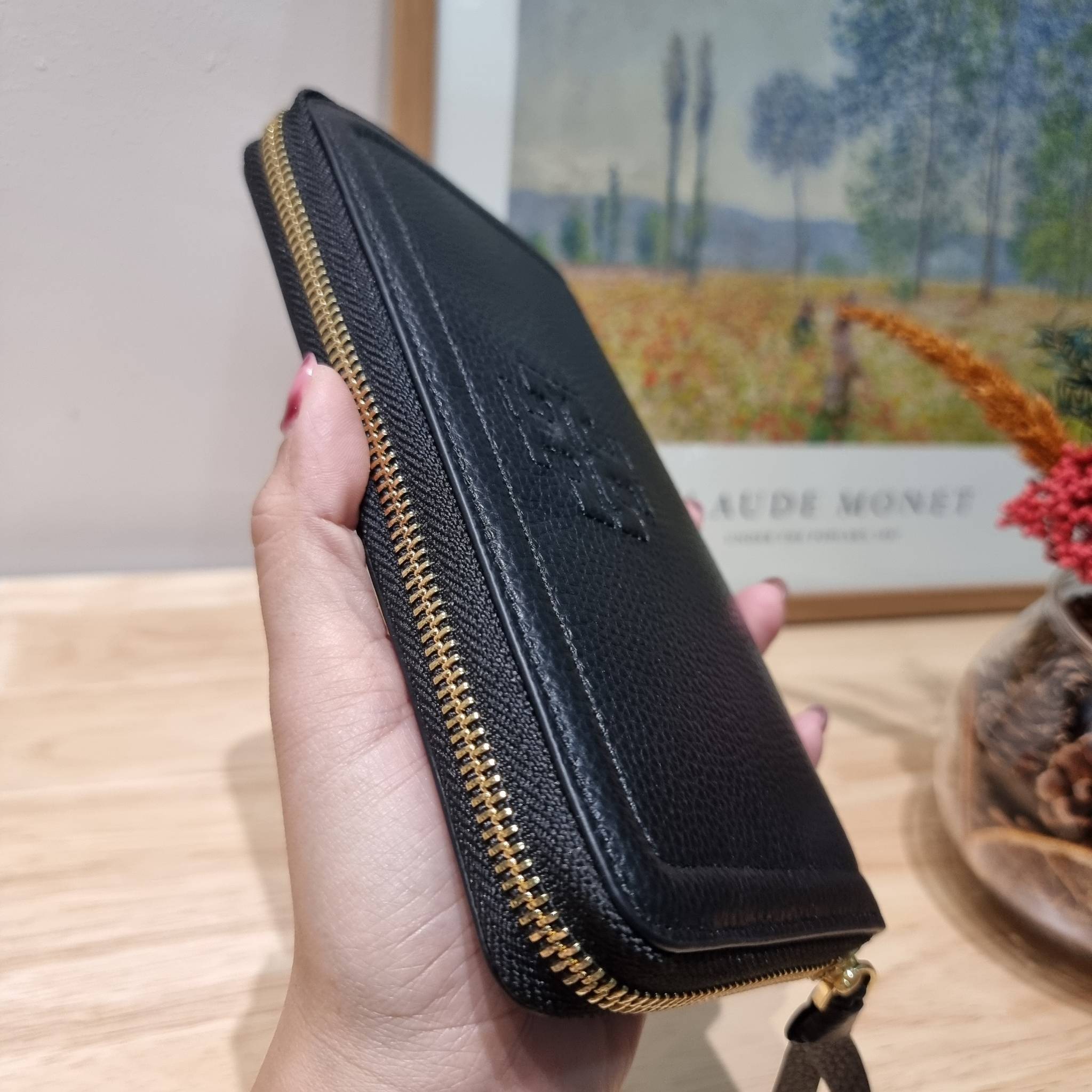 TORY BURCH THEA MULTI GUSSET ZIP CONTINENTAL WALLET กระเป๋าสตางค์ใบยาวเบสท์เซลเลอร์ ขนาดกำลังพอเหมาะ ดีไซน์เรียบหรู