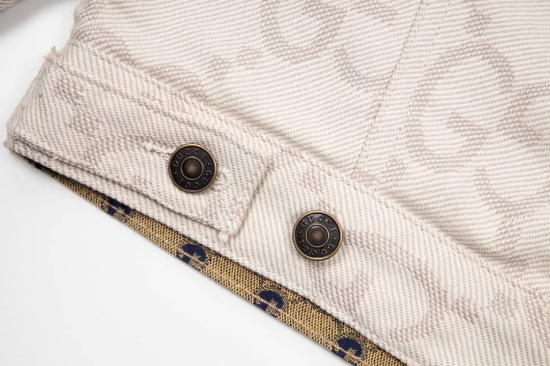 Gucci Maxi GG denim jacket / Gucci jacket Denim เกรดออริจินอล มีป้ายแท็กที่คอเสื้อ ใส่ได้ทั้งผู้หญิงผู้ชาย พร้อมส่งที่ไทย ภาพสินค้าถ่ายจากงานขายจริง ใช้งานต่างประเทศได้