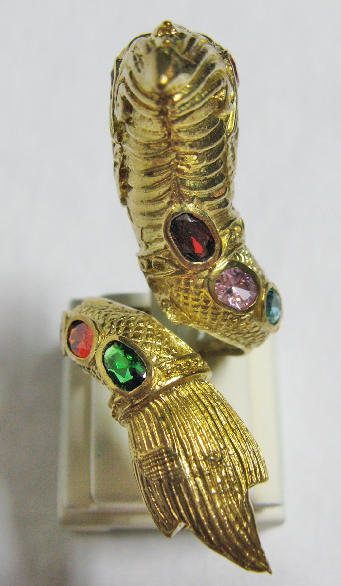 แหวนพญานาคทองเหลืองผู้ชายประดับพลอยนพเก้า ตาสีชมพู เสริมสิริมงคลค่ะ