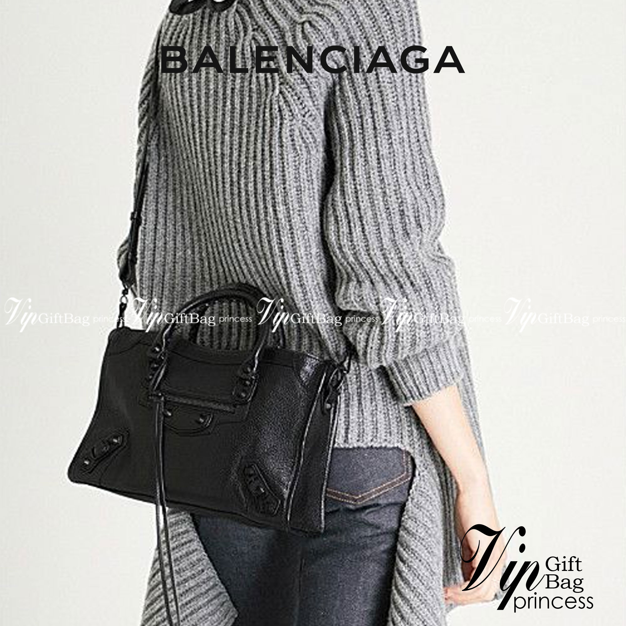 หนังแท้ BALENCIAGA CLASSIC CITY SMALL SHOULDER BAG in black Arena lambskin อะไหล่เงิน / ทอง การสร้างสรรค์ที่มีเอกลักษณ์เฉพาะตัว หรูหรา สีดำคลาสสิก วัสดุหนังแกะแท้ทั้งใบ ภายในโล่งกว้างจุของได้เยอะ เกรดออริจินอล ตอบโจทย์ได้ทุกลุค ทุกไลฟ์สไตล์ คูลๆ เท่ๆ ภาพส