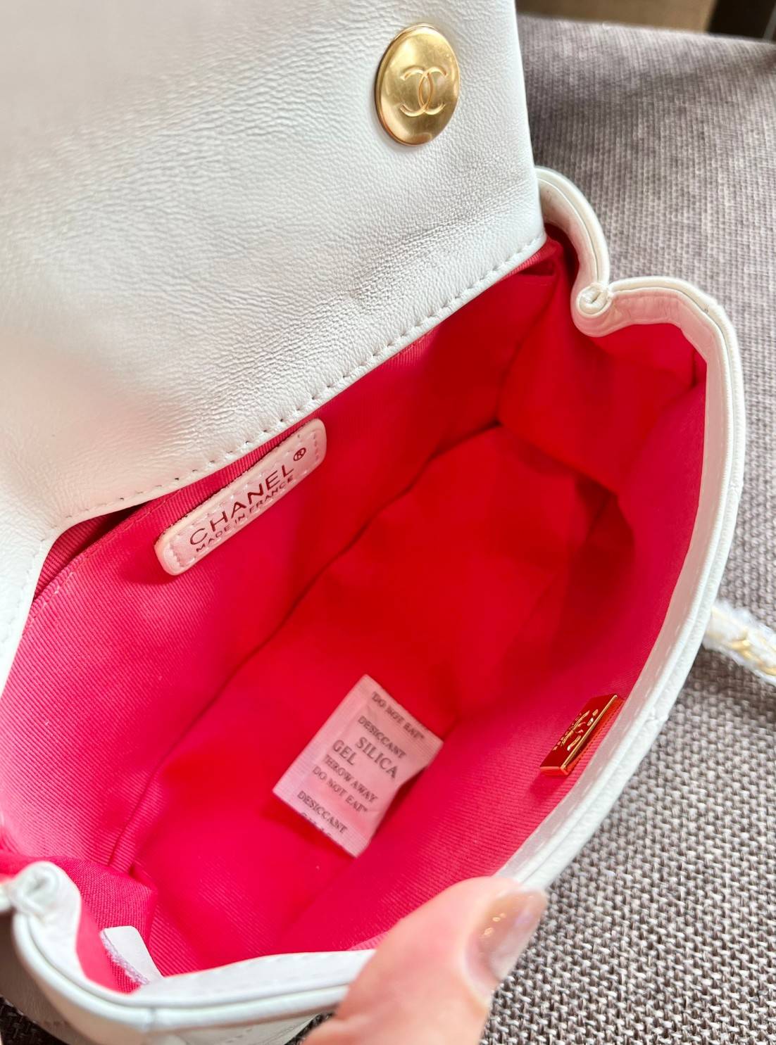 Chanel Small Flap Bag with Top Handle 8" /CHANEL CHAIN SHOULDER BAG กระเป๋าสะพายได้และหิ้วได้ หนังสวย เรียบ สัมผัสนุ่มมือ น่าใช้มากๆ