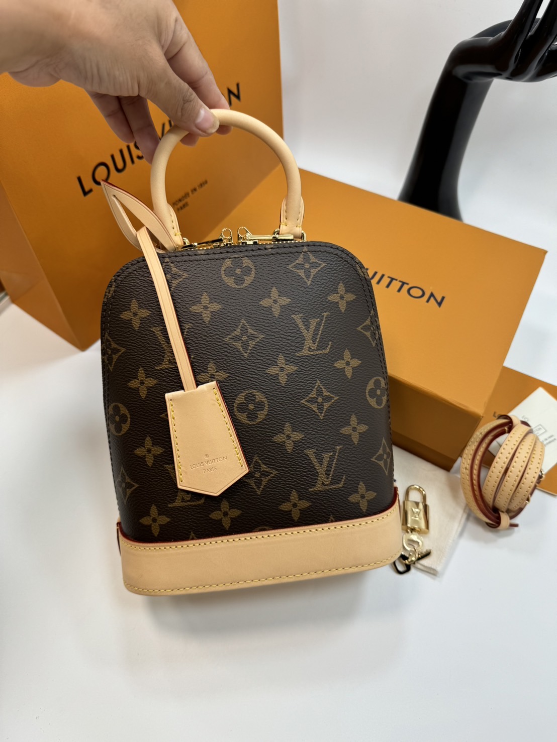 LV Alma Backpack Monogram Canvas กระเป๋าสะพายเป้ลายโมโนแกรม เกรดออริ ท็อป 1:1 เกรดแคนวาสแท้อย่างดี ลายคมชัด ใช้งานต่างประเทศได้