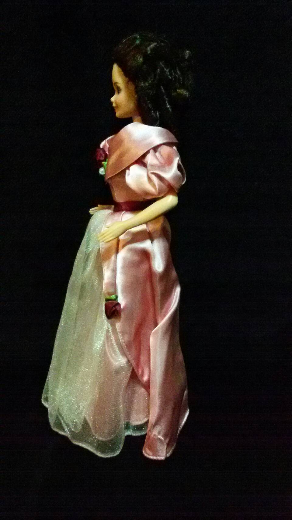 Hallmark Special Edition Sweet Valentine Barbie ตุ๊กตาบาร์บี้แท้มือสองสภาพดีค่ะ