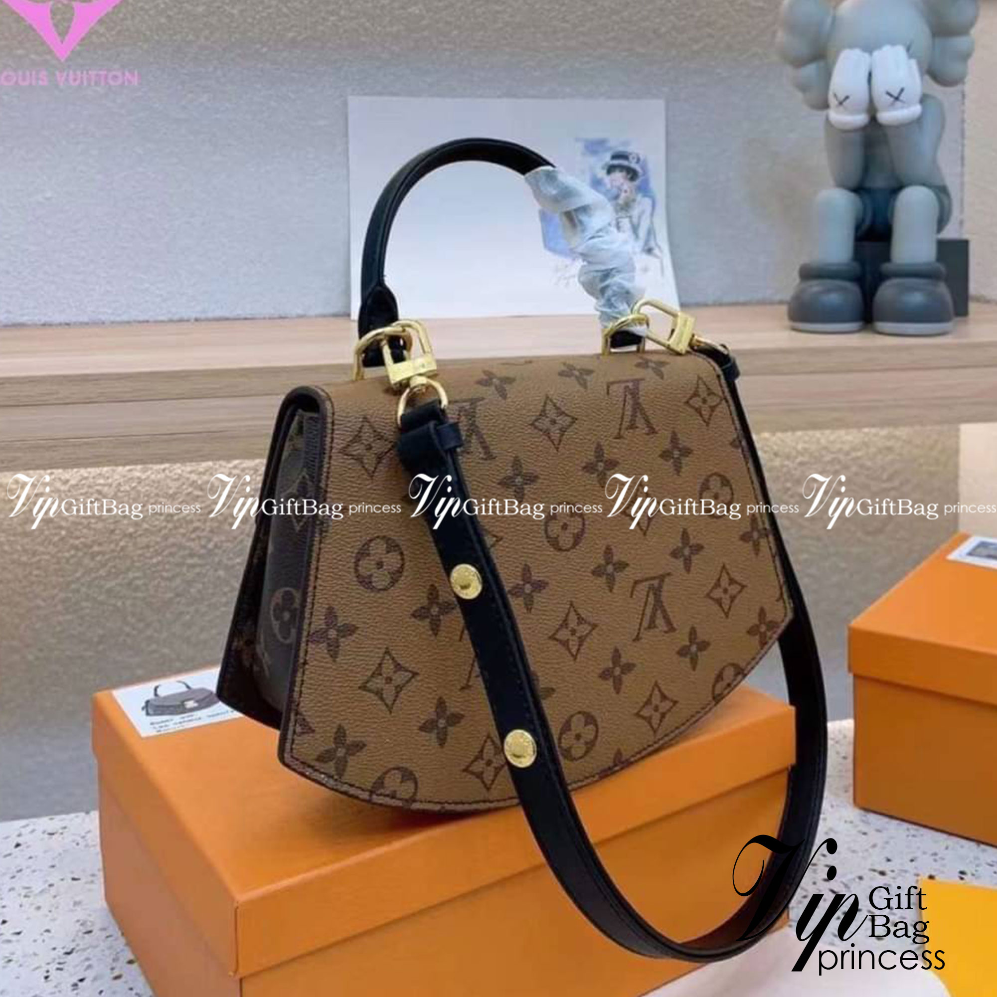 LV Monogram Eden MM Camel Bag / LV Eden กระเป๋าสะพาย คงเอกลักษณ์เฉพาะของแบรนด์ สวยหรูดูแพง งานปั้มแบรนด์คมชัด ด้านในใส่ของได้เยอะ ควรมีติดตู้สักใบนะคะ! งานสวยคุ้มเกินราคาค่ะ