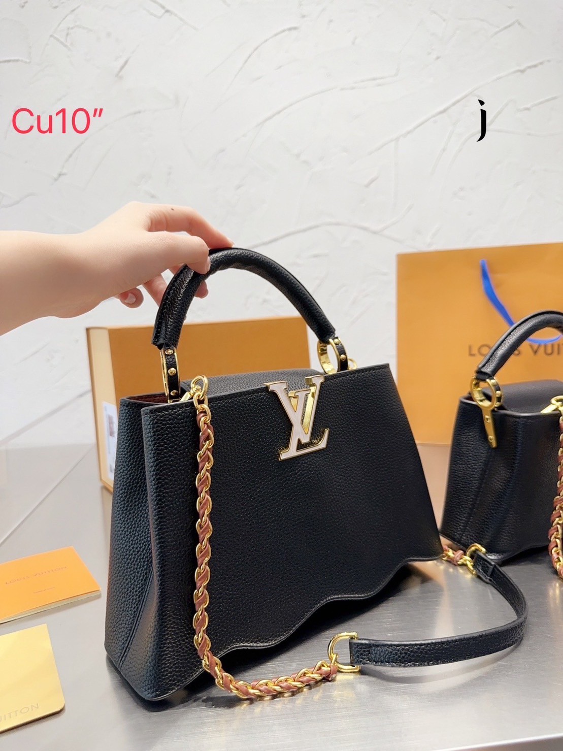 พร้อมส่ง 3 สี 🥂 LV Capucines Top Handle Bag / LV Makes Waves With Its New Capucines แบบใหม่แบบสับ น่ารักมากเว่อร์ ฐานกระเป๋าดีไซน์เวฟ โค้งน่ารัก